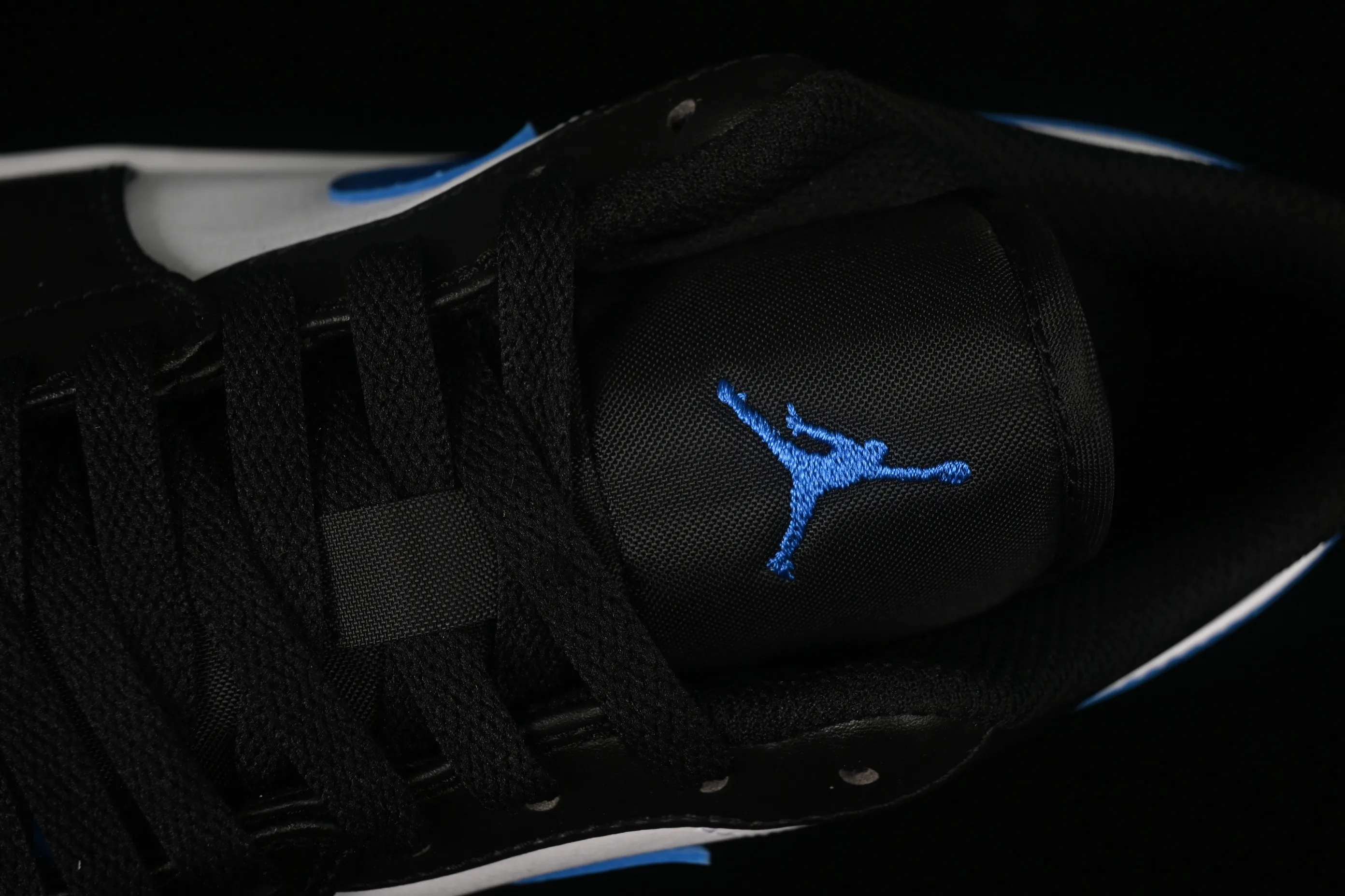 All categories Air Jordan Jordan series basketball shoes Air Jordan 1 Low G version pure original Air Jordan 1 Low AJ1 Joe 1 black and white blue low-top cultural basketball shoes 553558-140